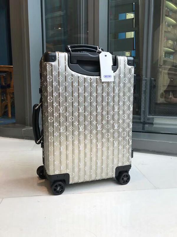 Louis Vuitton × Supreme × RIMOWA スーパーコピー トパーズ 4輪 33L マルチ ホイール IATA シルバー 8103002